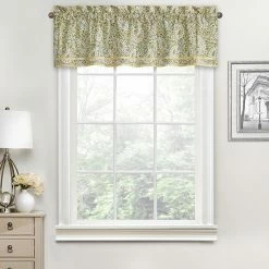 Waverly Paisley Verveine Window Valance