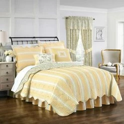 Waverly Paisley Verveine Quilt Set